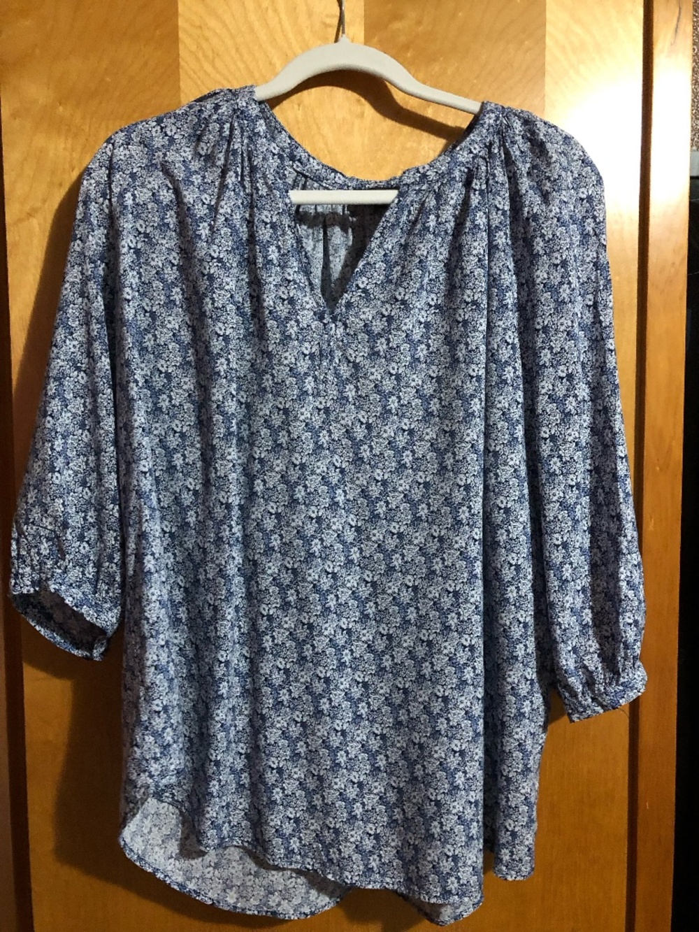 Jones New York blue floral blouse 3/4 sleeves